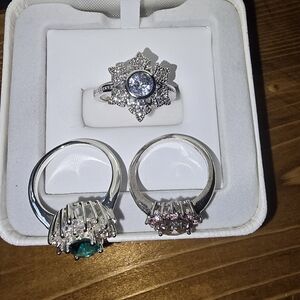 Elegant Silver and Green Gemstone Ring Set